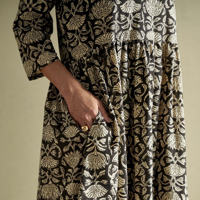 ブロックプリントワンピース チャコールフラワー | インテリア雑貨の