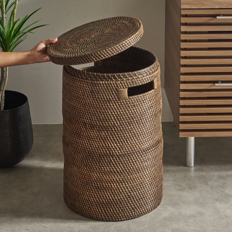 アタとラタンで編まれたフタ付き大型バスケット 48L | インテリア雑貨