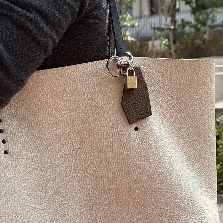 7周年記念のPayung×Maison Defコラボカラビナキーチャーム