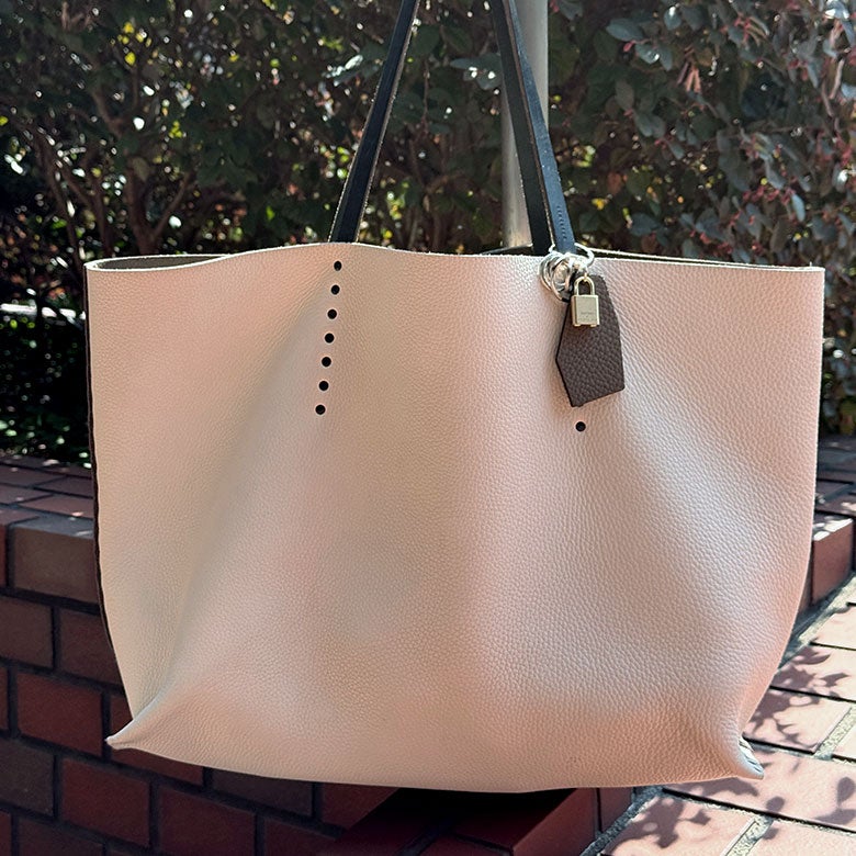 バッグの差し色にしたり鍵をつけてPOPなキーホルダーとしても